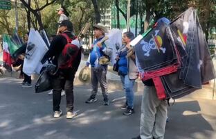 Vendedor ambulante revela cómo las marchas impulsan sus ventas