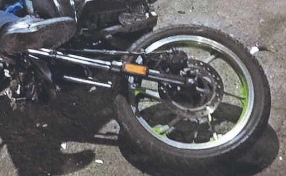 ¡Vino en moto y se fue con alas! Conductor de un tractocamión embiste a un motociclista en la VC