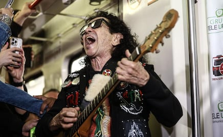 Álex Lora se echa palomazo en el Suburbano camino a celebrar el 55 aniversario de “El Tri”