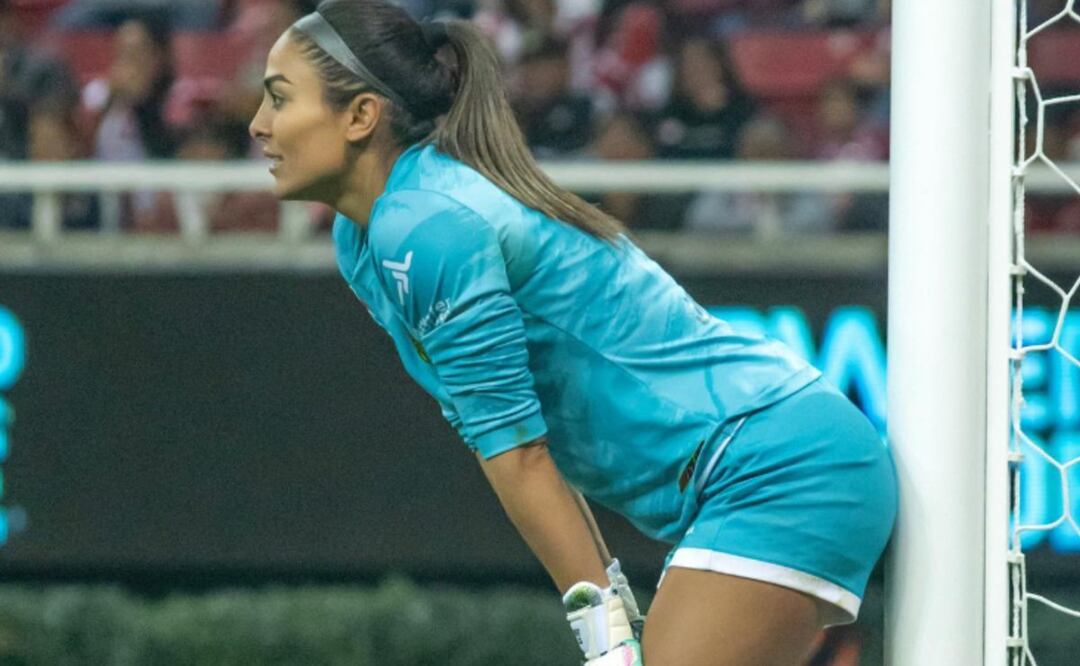 Portera del Pachuca causa polémica por su sensual y arriesgado outfit de madrina de bautizo