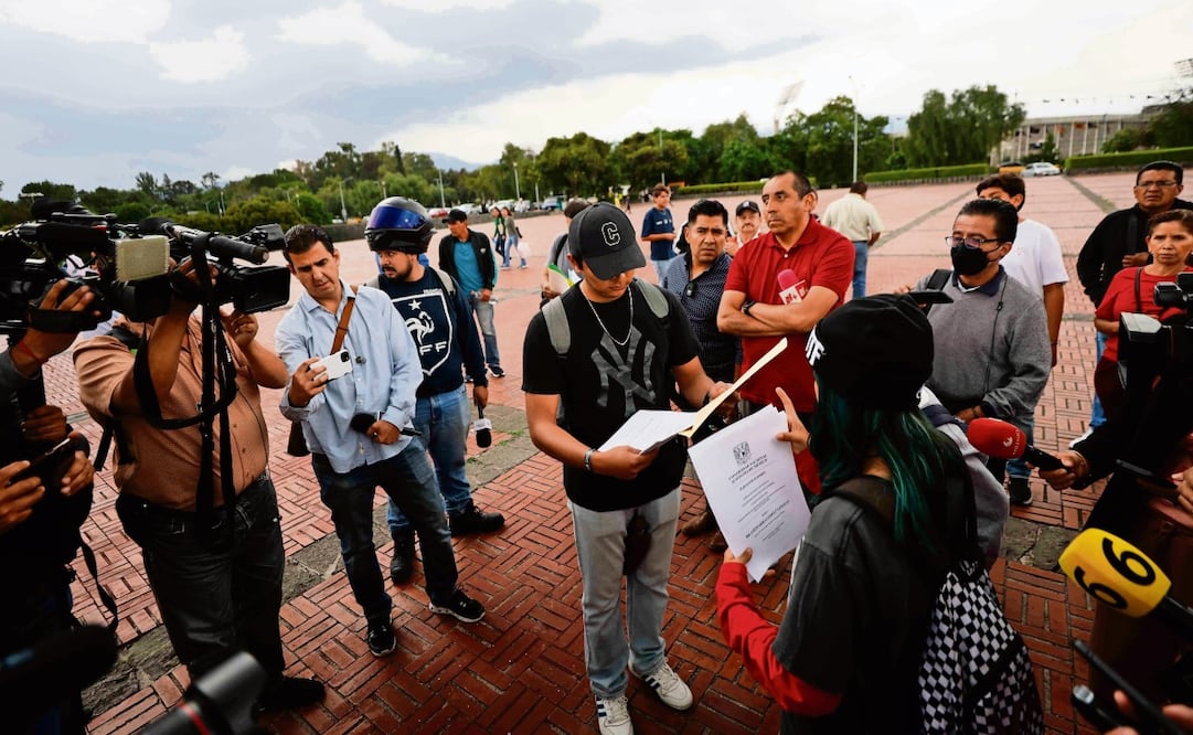Aspirantes aceptados en examen de admisión de la UNAM se manifestaron en Torre de Rectoría previo al examen de control. Foto: Diego Simón Sánchez / EL GRÁFICO