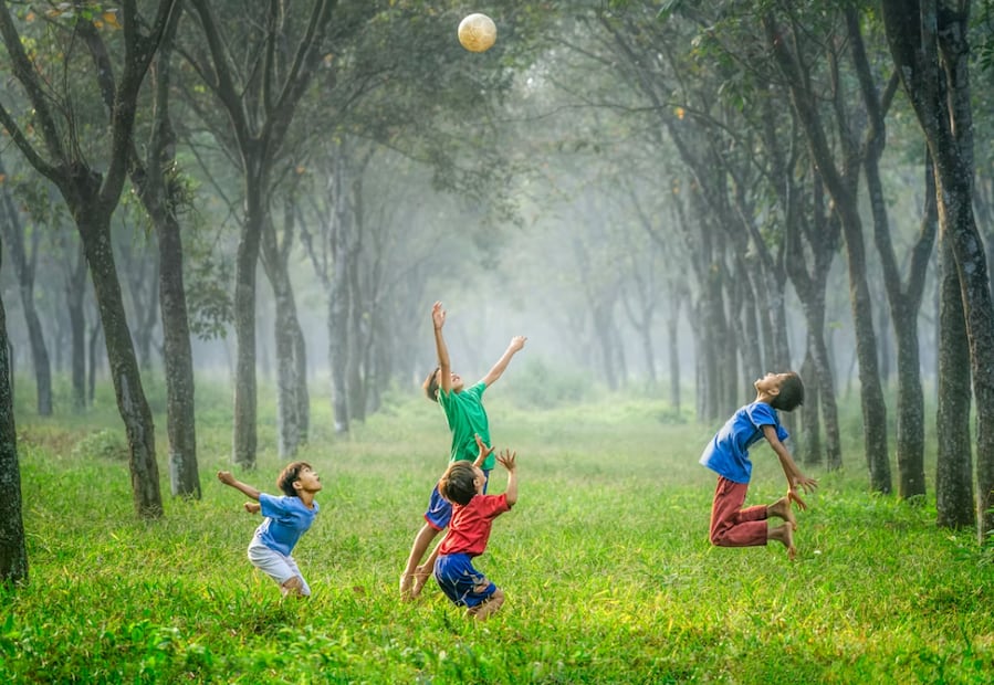Niños jugando (Foto: Unsplash)