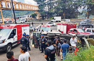 ¡Gritos y pánico! Así volcó el transporte escolar que dejó 15 estudiantes heridos en Cuajimalpa