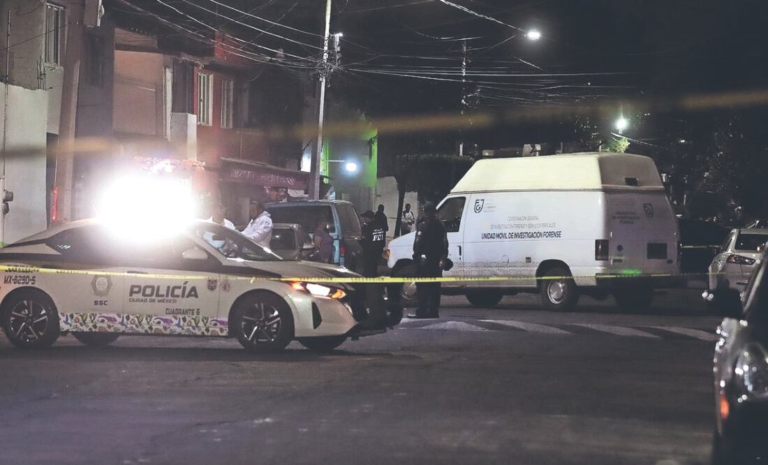 Foto: Valente Rosas (Sicarios “descomponen” vida de un hombre en un taller mecánico, en Iztapalapa)