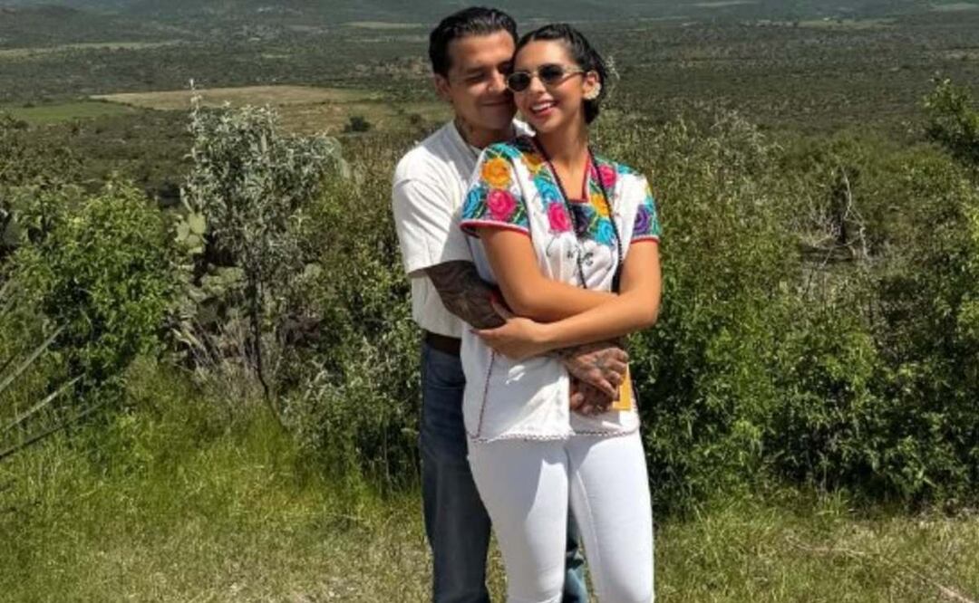 Ángela Aguilar presume pintura de Christian Nodal. Foto: (Instagram)