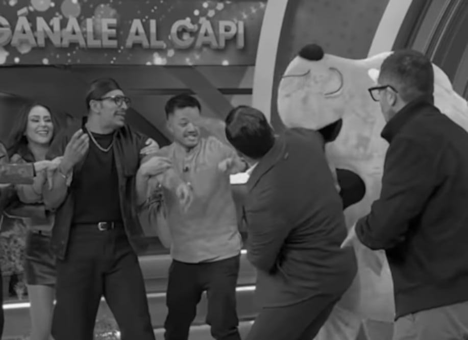 VIDEO: Capi Pérez se le va a los golpes a invitado, en pleno programa EN VIVO de Venga La Alegría (Foto: Captura de video)