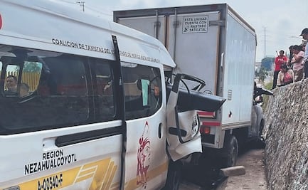 La libró de milagro, cafre estampa su "combi" y casi muere prensado en la México-Puebla