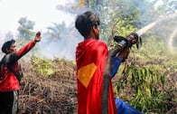 Joven de 16 años combate incendios vestido de Superman y se vuelve viral