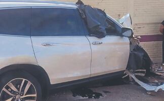 Hombre se estampa contra una primaria en Iztapalapa y muere en brutal accidente