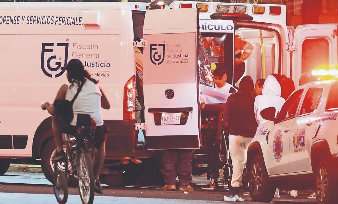 Difunto es bajado de ambulancia por su familia y agreden medios de comunicación
Imagen: VALENTE ROSAS. EL GRÁFICO