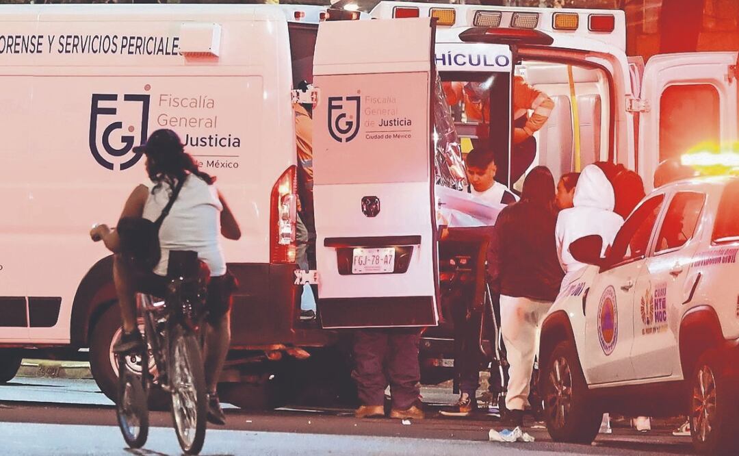 Difunto es bajado de ambulancia por su familia y agreden medios de comunicación
Imagen: VALENTE ROSAS. EL GRÁFICO