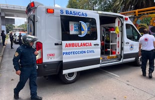 ¿Resbaló o se aventó? Hombre muere tras caer de un puente sobre Circuito Interior