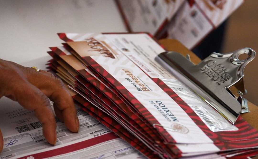 Instalarán módulos en el Monumento a la Revolución para recoger la tarjeta del Banco Bienestar