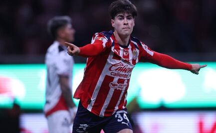 La joyita de Chivas, la "Hormiga" González, eclipsa a Raúl Jiménez y al "Bebote" rumbo al Mundial 2026