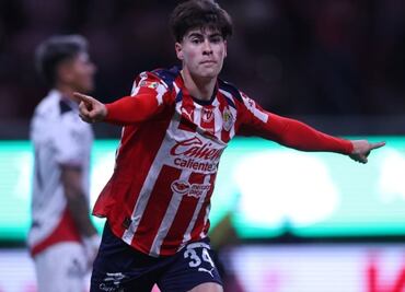 La joyita de Chivas, la "Hormiga" González, eclipsa a Raúl Jiménez y al "Bebote" rumbo al Mundial 2026