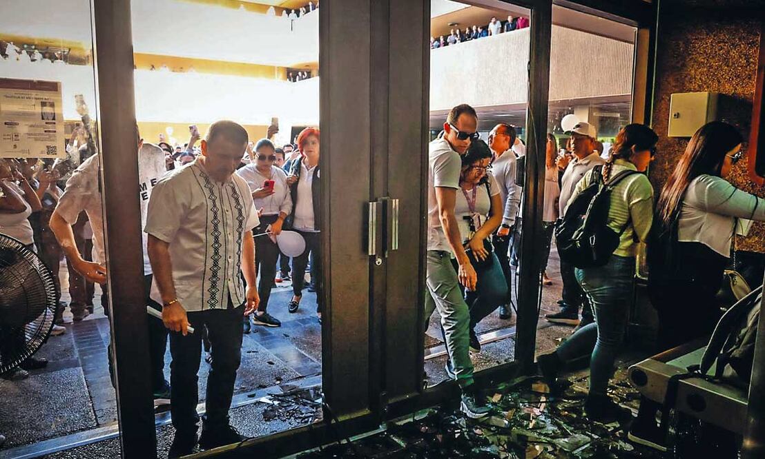 Destrozos en Palacio de Gobierno de Sinaloa