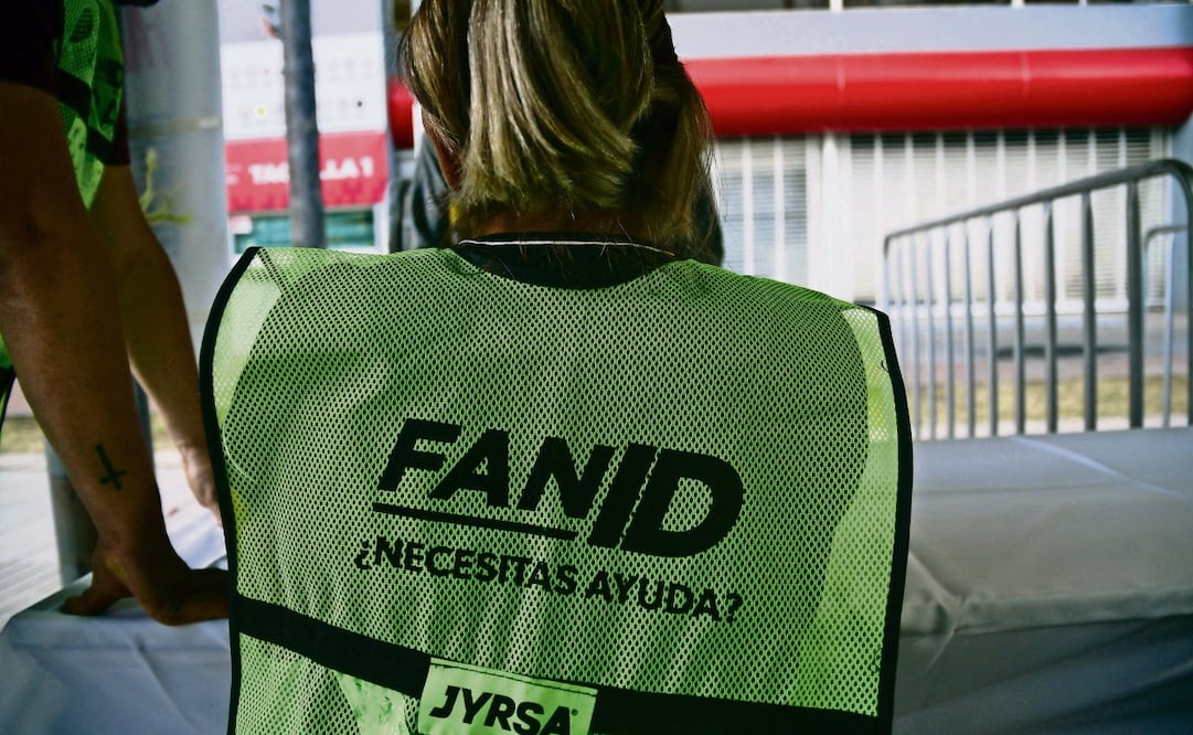 Chaleco de apoyo del FAN ID. Foto: X