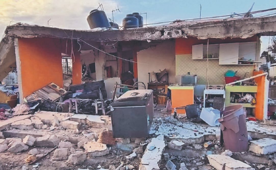 Explosión por acumulación de gas destruye casa y deja severos daños, en Ecatepec (Foto: Especial)