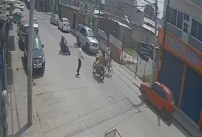 VIDEO: Biker atropella a adulto mayor en Tultitlán, ¿imprudencia o falta de pericia?