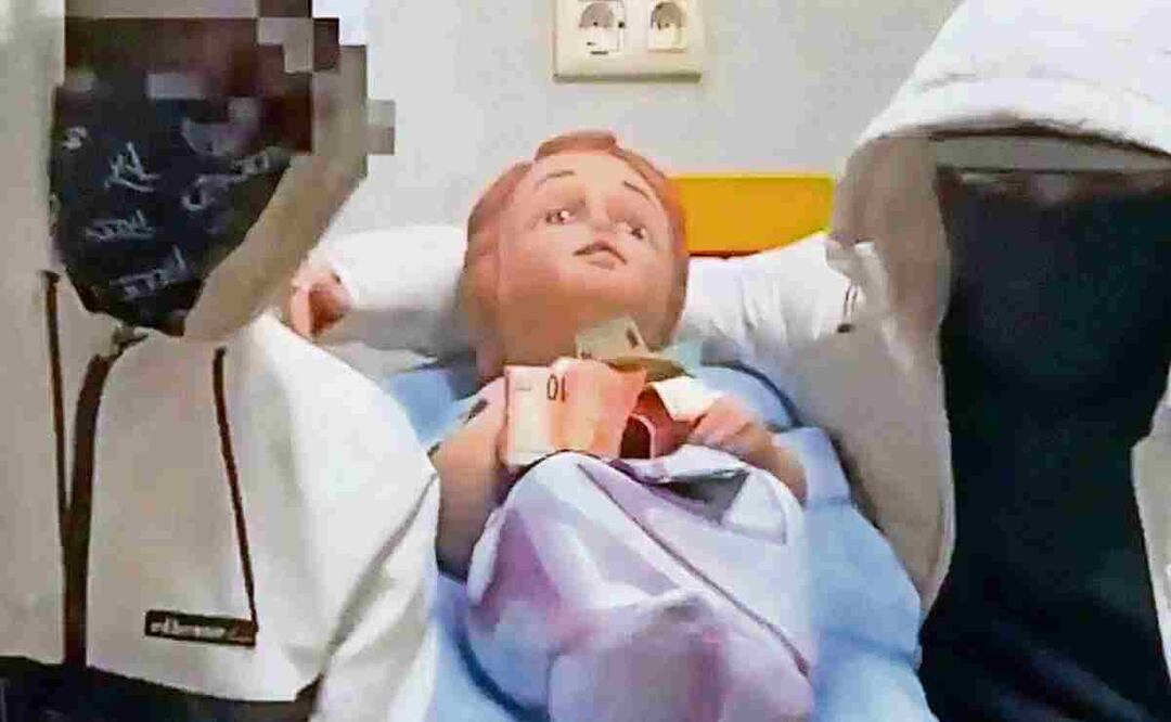 VIDEO: Jóvenes secuestran a un Niño Jesús en España y piden 2 mil euros de rescate