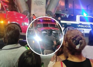 Tráiler arrolla a mamá e hija que iban en bici eléctrica, en Iztapalapa