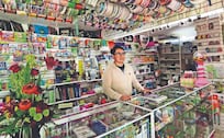Papelerías ofrecen uñas y comida para no cerrar, comerciantes en CDMX culpan a la IA