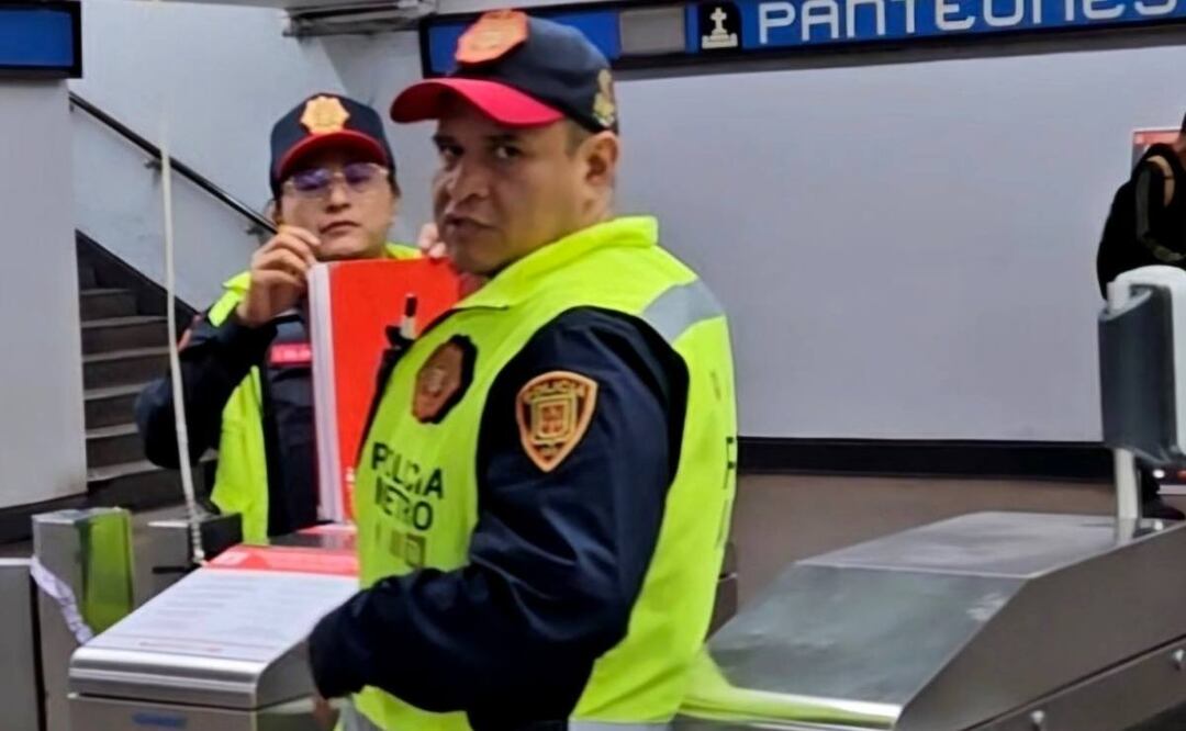 Exhiben a policías del Metro CDMX por portarse "prepotentes" con usuarios de la Línea 2. Foto: (X: @SoniiTx)