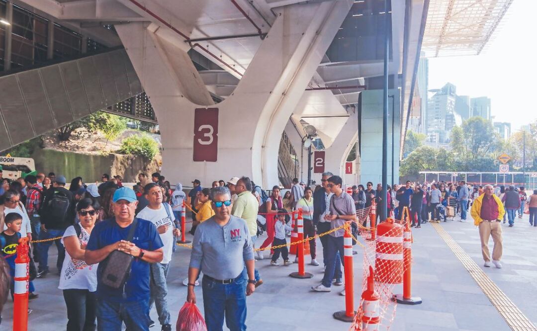 Tren Interurbano: Largas filas y quejas marcan su primer fin de semana