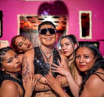 Mr Doctor sorprende con fotos provocadoras junto a una mujer ¿Ya no es jochis?  