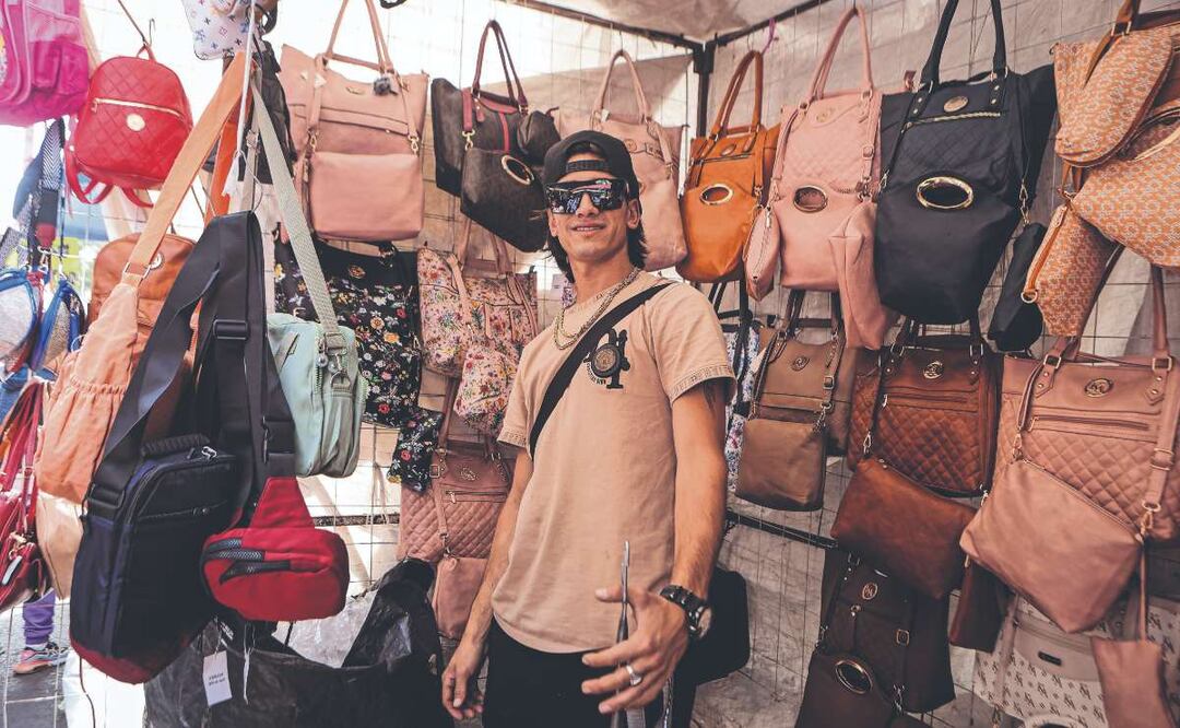 ¡Por el progreso! Migrantes le entran duro a la chamba en comercios de Tepito