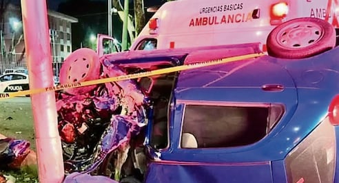 Conductor vuelca y choca con su destino final en Azcapotzalco, ¿por qué llegaron hasta los bomberos?