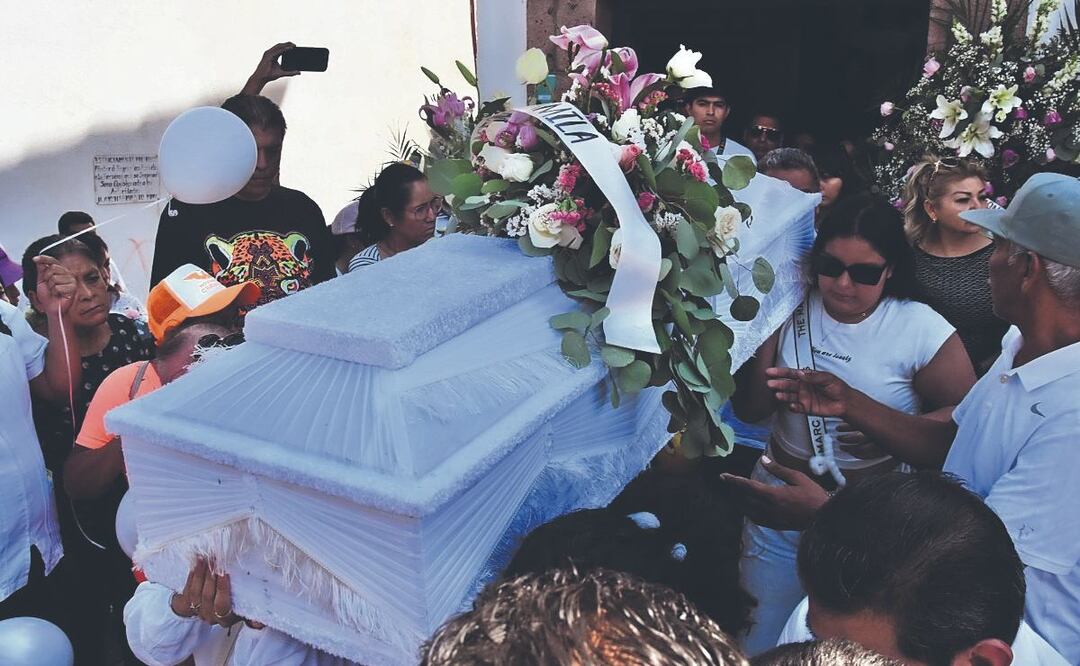 ¡Lamentable! Dan último adiós a la pequeña Camila en Taxco, Guerrero