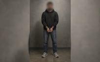 ¿Por eso? Descubre por qué a los detenidos les tapan los ojos y les ponen una "N" en los apellidos
