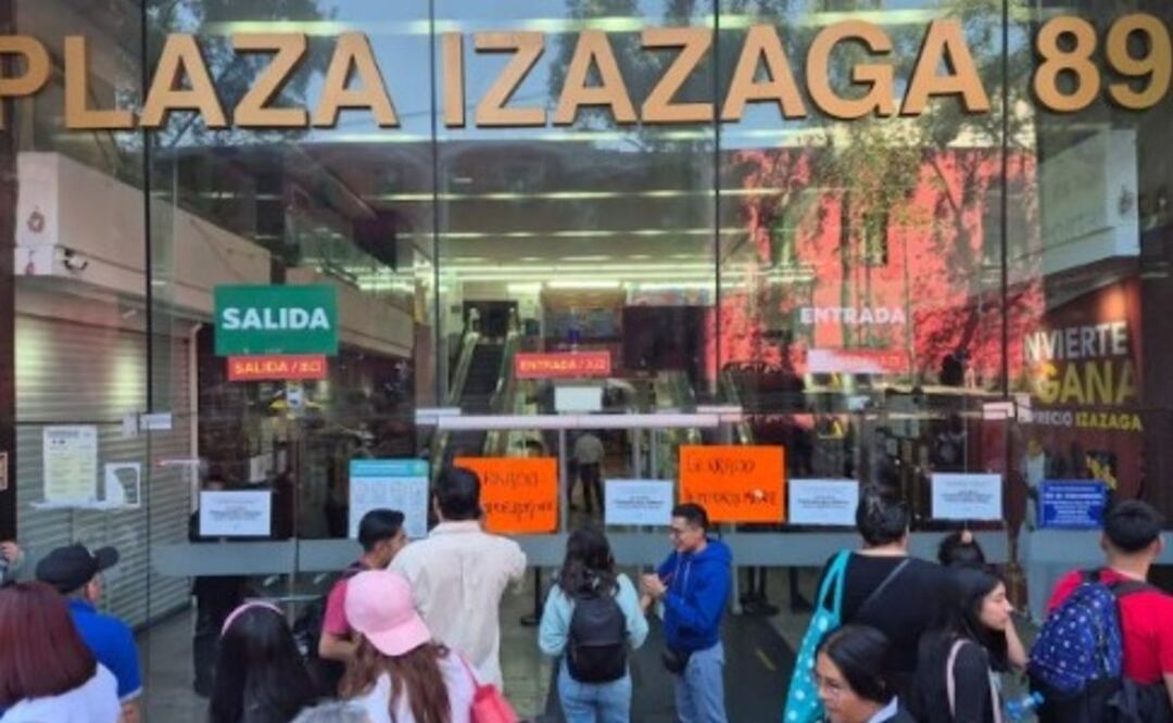 Comerciantes de Izazaga 89 se le adelantan a Marcelo Ebrard y cierran la plaza