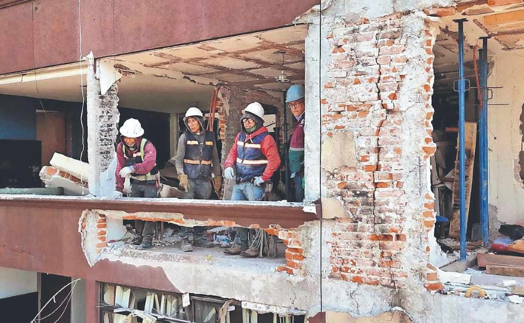 Apoyo mensual de 8 mil pesos a familias afectadas por explosión en Paseos de Taxqueña. Foto: (Especial)