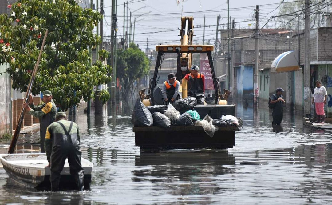 En Chalco 500 toneladas de basura taparon el drenaje generando inundaciones
