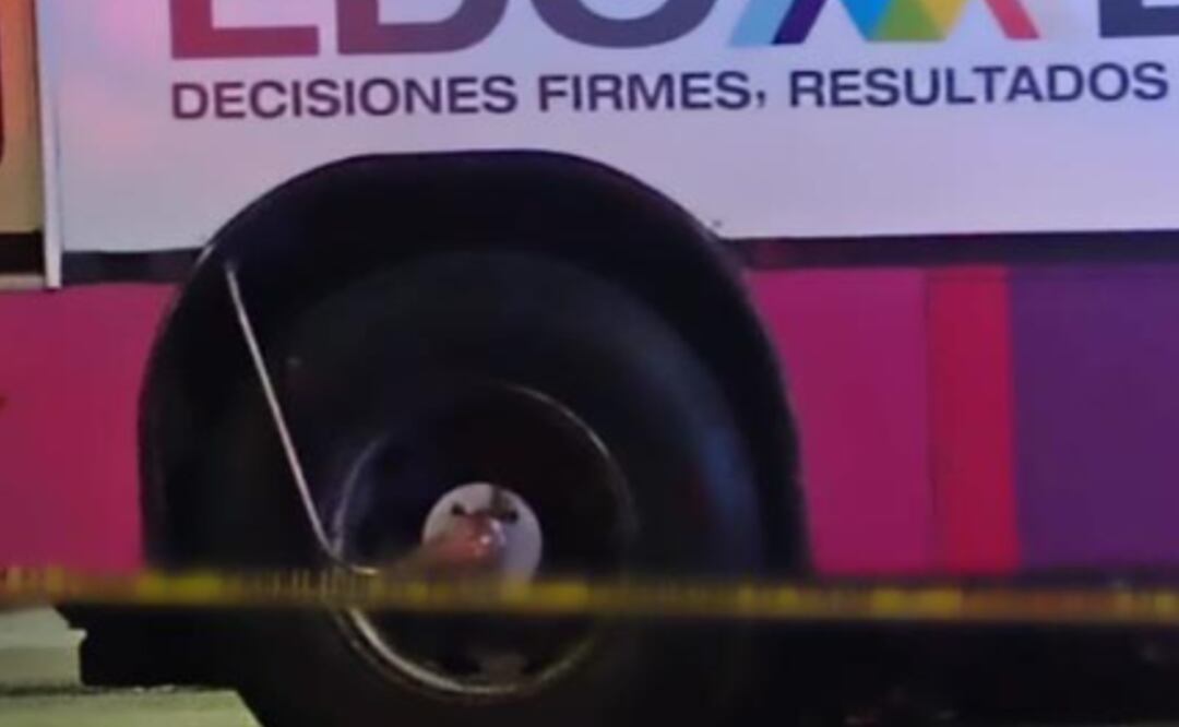 Biker vuela al otro mundo tras invadir carril del Mexibús, en Nezahualcóyotl