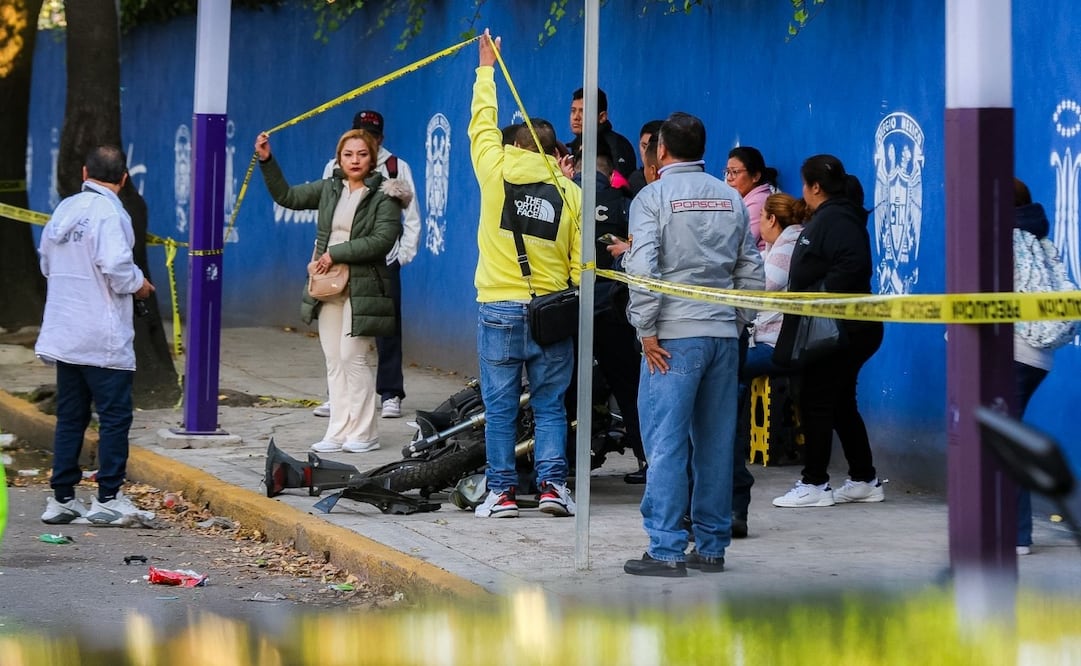 Motociclista muere al derrapar y salir proyectado al pavimento en Tlalpan. Foto: Osmar Alvarado / EL GRÁFICO