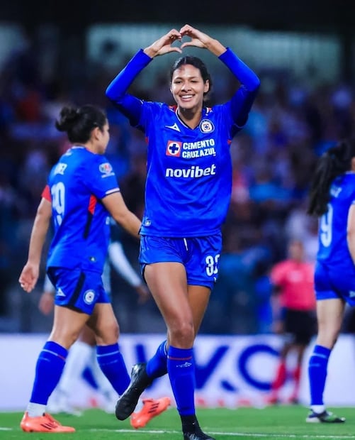 Futbolista estadounidense de Cruz Azul quiere jugar con la Selección Mexicana, pero necesita ayuda. Foto: (IG: Cruz Azul Femenil)