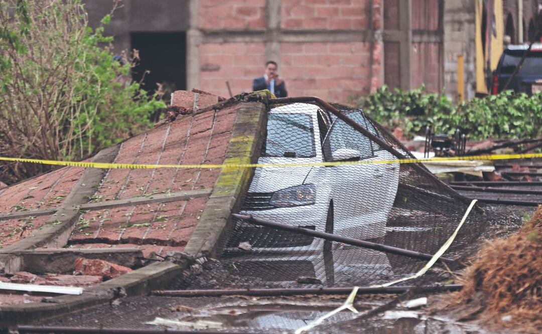 Tromba en Toluca causó severos destrozos, dejó afectaciones y dos muertos