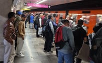 Metro CDMX: Líneas saturadas, retrasos y cierre de estación Zócalo complican traslados este lunes