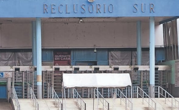 Le echan montón a reo y lo matan a golpes, en Reclusorio Sur