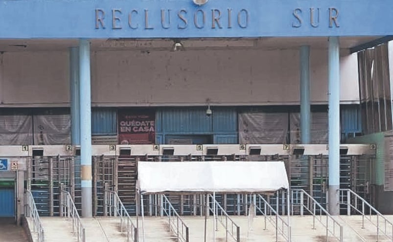 Le echan montón a reo y lo matan a golpes, en Reclusorio Sur