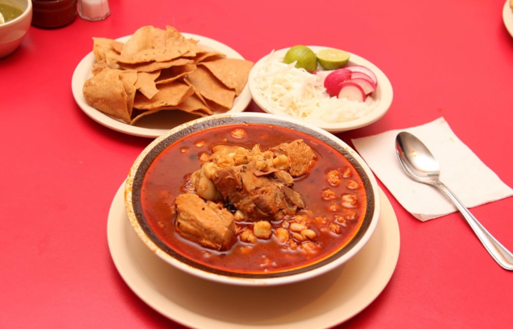 ¿Cuánto cuesta hacer POZOLE ROJO para 5 personas en CDMX? (Foto: Pixabay)