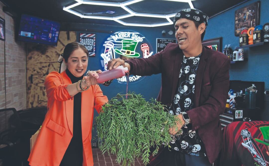 Hacen limpia en barbería de la hermana de Octavio Ocaña (Foto: Rosalío Huizar)