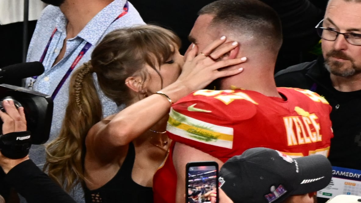 Taylor Swift y Travis Kelce (Foto: AFP)
