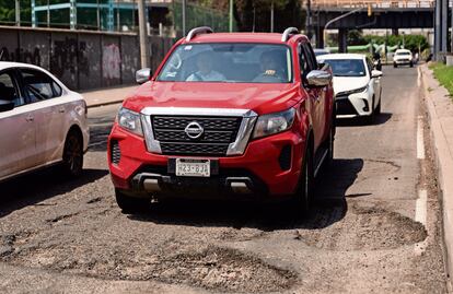 Automovilistas frenan en seco por baches en CDMX, ¿qué zonas presentan más riesgo vial?