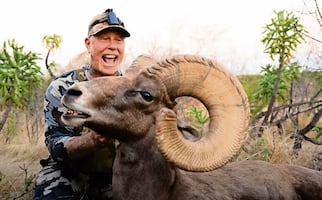 James Hetfield de Metallica desata polémica en México por cacería de animales en Sonora