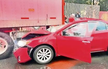 Se estampan sabroso contra tráiler en Azcapotzalco, ¿a poco no lo vieron?