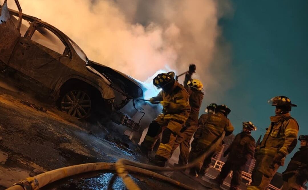 Foto: Especiales (Conductora se vuela la caseta y termina envuelta en llamas, en Ecatepec )